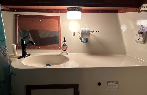 Midtown Boat Rental | Seafood Houseboat in Key West