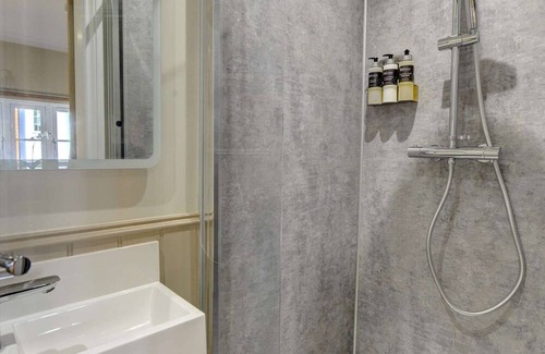 Henley-in-Arden House | Boutique bedroom within guesthouse