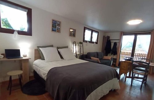 Saint-Jean-de-la-Porte Apartment | Studio Entre Vigne et Montagne en Combe de Savoie