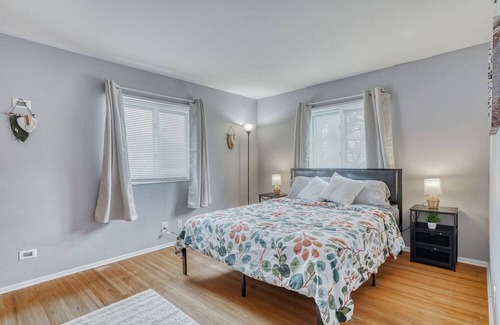 North Greece House | 4-Bed Haven for Nurses: Near Hospitals, Mins to Restaurants & Shops