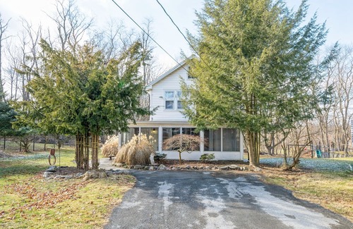 Warwick House | LOCATION ! This unique property is walking distance to the Village of Warwick!