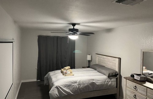 Eagle Pass House | Lonestar Lodge- Enjoy Smart TV with Disney, Amazon Prime, Ext. nearby Casino!