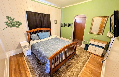 Lynden House | Downtown Dutch Craftsman - Walk to Downtown!