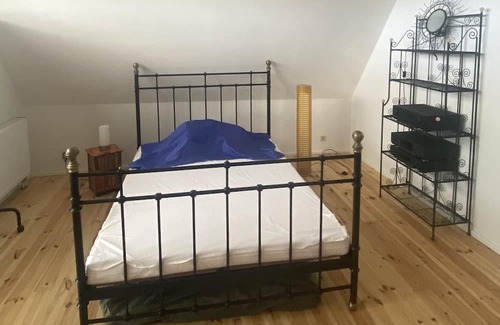 Oberndorf House | Reetdachkate am Deich auf Großem Grundstück