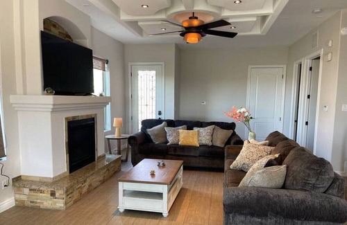 El Paso House | Late%off *Sleeps 8*Canyon Oasis Near Sunland