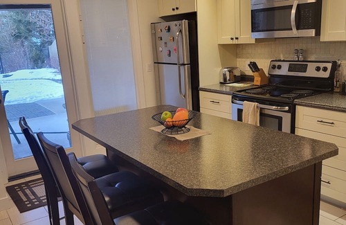 West Kelowna Estates House | Pristine Vacation Oasis in West Kelowna - Legal Short Term Rental