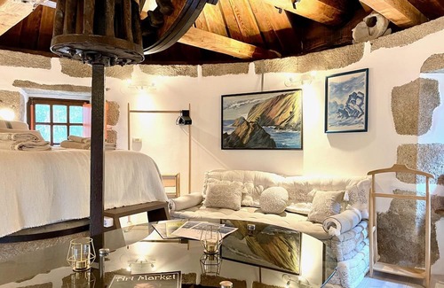 Porto do Barqueiro House | The Cliffs - The Painted Mill