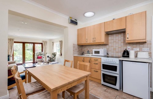 Yarnton Apartment | Spacious 1-Bedroom Flat with garden & free parking