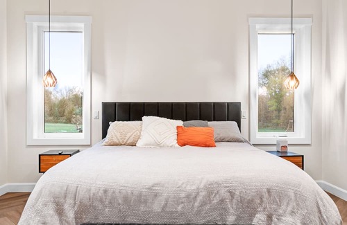 West Grey House | Markdale Farmhouse Retreat Upper Unit