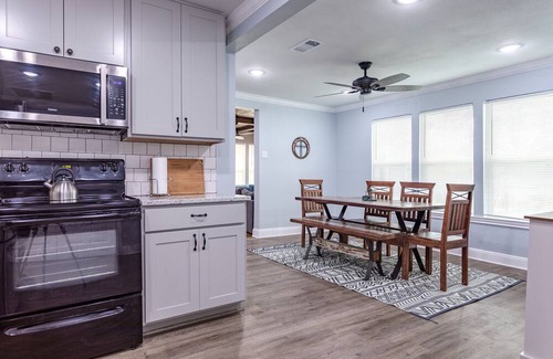 Waco House | Waco Rustic Retreat < 3mi to Magnolia/Baylor