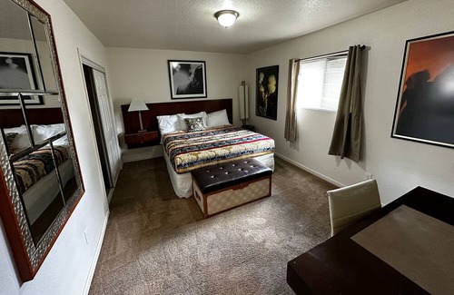 Crosstown Apartment | In-law Apartment with 2 king beds and private bath