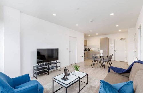 Bracknell Apartment | Stylish 2BR Town Centre Rooftop Terrace