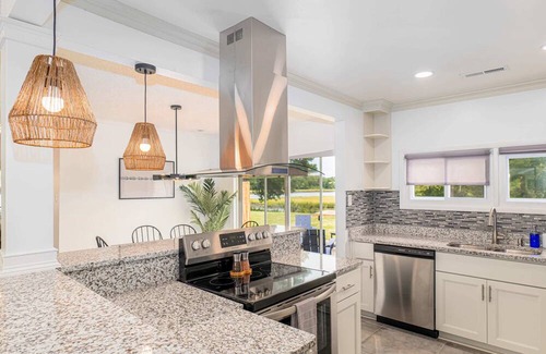 Portsmouth House | Rivercrest Retreat | River Front | 3 beds 2 baths