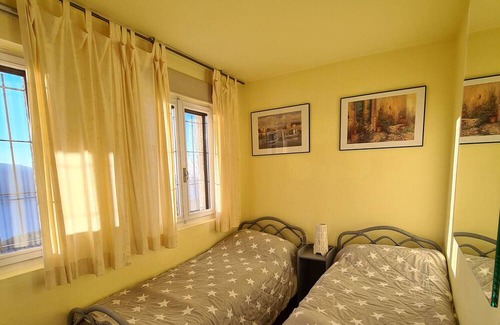 Aer House | Holiday Home 'Casa Bellavista' with Lake View, Shared Pool and Wi-Fi