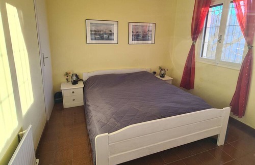 Aer House | Holiday Home 'Casa Bellavista' with Lake View, Shared Pool and Wi-Fi