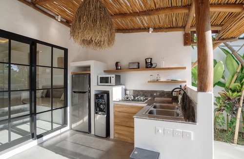 Beraban Villa | Villa Ruta 2 | 2-Bedroom Tropical Oasis Walking Distance to Nyanyi Beach