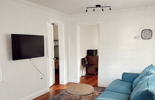 Lake City House | Stylish Retro cottage. Sleeps up to 7. Close to ball parks, lakes, and springs!