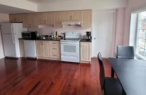 West Hill House | Cheerful 1 bedroom house in Toronto.