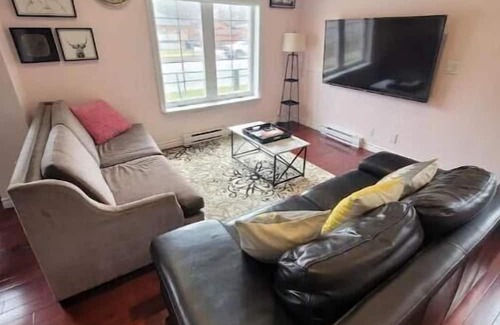 West Hill House | Cheerful 1 bedroom house in Toronto.