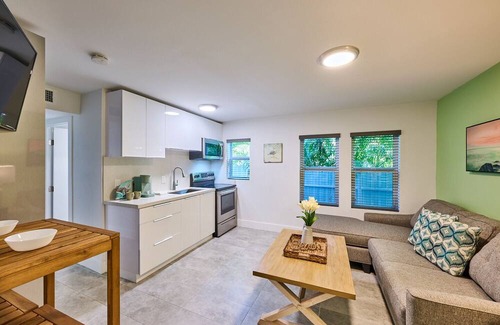 Parkside Apartment | Tropical Bungalow in Hollywood Beach, w/ KING BED!