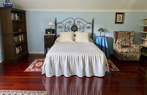 Ortigueira Villa | Lovely, spacious, sunny Villa with private fenced-off garden near beaches!