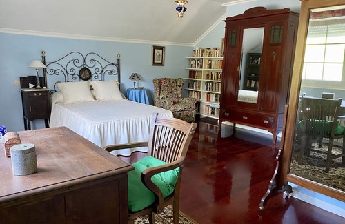 Ortigueira Villa | Lovely, spacious, sunny Villa with private fenced-off garden near beaches!