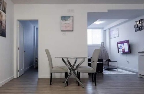 Ottawa Division Apartment | Modern getaway 1 Bedroom