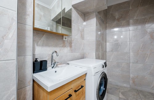 Osmangazi Apartment | Urban Flat with Balcony in Bursa