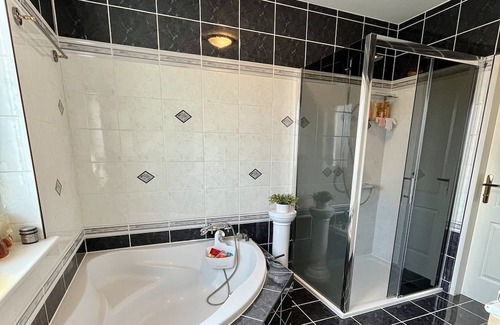 Wittau Apartment | Atemberaubendes Loft mit Pool + Balkon