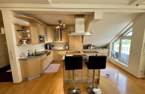 Wittau Apartment | Atemberaubendes Loft mit Pool + Balkon