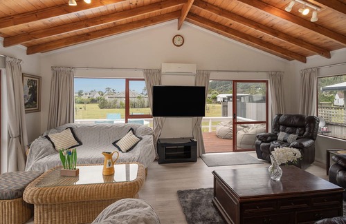 Pauanui House | Seascape Bach - Pauanui Holiday Home