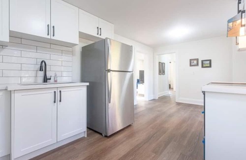 Clarkson House | Cozy,Fully Renovated Independent House Near Lake-4 bedrooms/2 baths-free parking