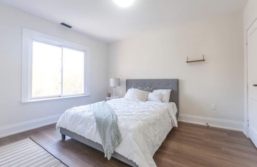 Clarkson House | Cozy,Fully Renovated Independent House Near Lake-4 bedrooms/2 baths-free parking