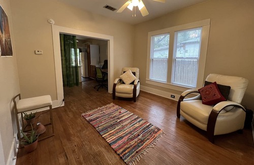 Heritage House | Cozy Spaceship Ranch House Meets Historical San Marcos