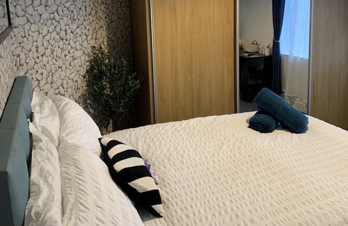 Sheffield House | Sam’z Boutique