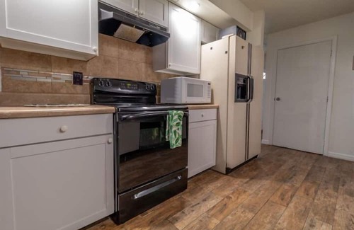 Harris Apartment | 2 Bedroom 764405 by Houzlet