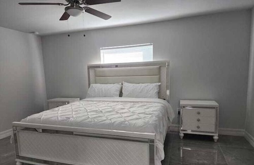 Harris Apartment | 3 Bedroom 747853 by Houzlet