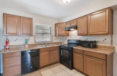 West Meadows Apartment | 4 Bedroom 737801 by Houzlet