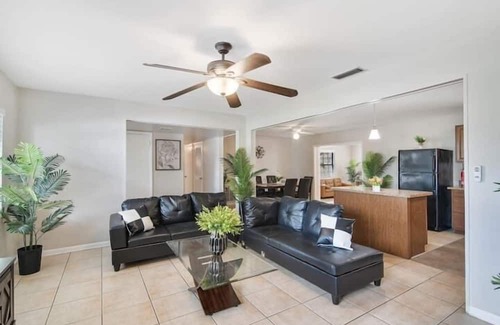West Meadows Apartment | 4 Bedroom 737801 by Houzlet