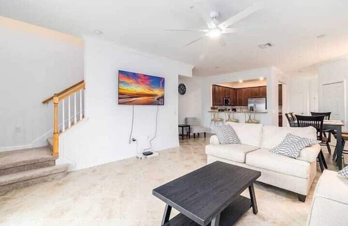 Gran Paradiso Apartment | 3 Bedroom 724799 by Houzlet