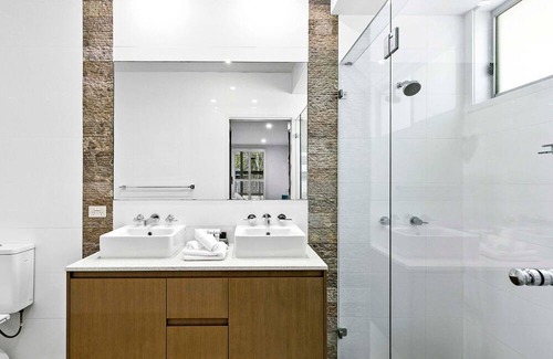 Kawungan House | Exquisite Manor on Davis