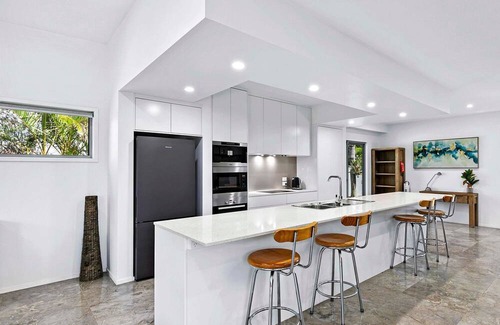 Kawungan House | Exquisite Manor on Davis