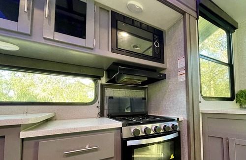 Braden River House | Modern Camper/RV in Sarasota - 9 min from Myakka Park