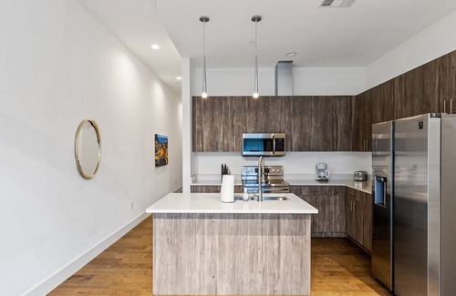 Cedars Apartment | Spacious & Modern - Downtown!