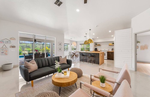 Rotonda Lakes House | Contemporary Single-Family Home Located in Rotonda Lakes.20min to Boca Grande!