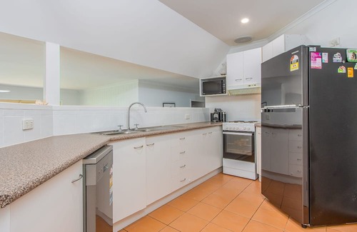 Currumbin Waters Apartment | Park Views on Clives