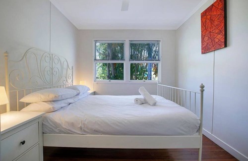 Stafford Heights Apartment | The Palms A Classic Queensland Retreat