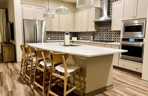 Maricopa House | Quiet Glennwildes home with enclosed yard, pool, grill, bikes, & open layout