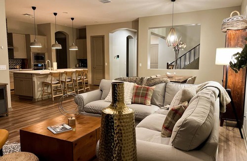 Maricopa House | Quiet Glennwildes home with enclosed yard, pool, grill, bikes, & open layout
