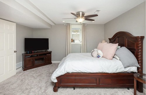 Boone House | Updated 5 Bedroom Ranch 7 minutes from Seven Oaks, 15 minutes from ISU Campus